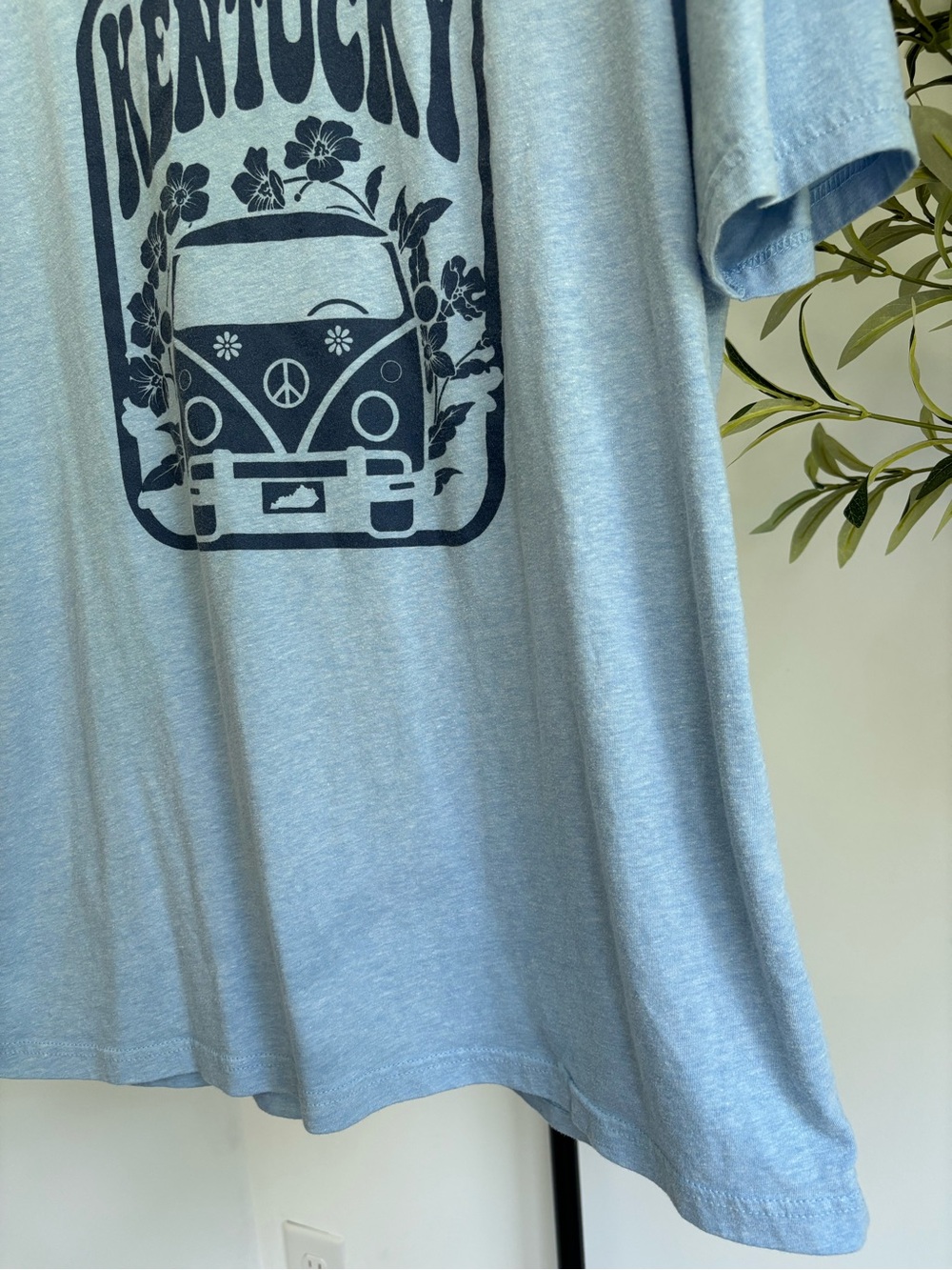 • Retro Kentucky Tee • - Picture 4 of 8